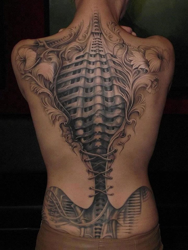 3D tattoo of a corset and spine on a person's back, creating a mind-twisting optical illusion.