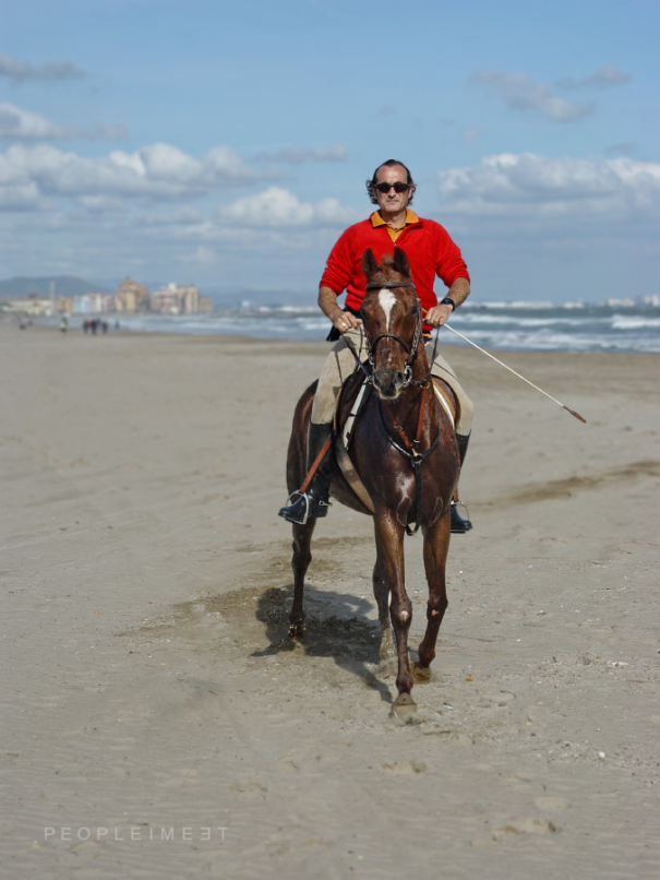 35 Photo-Stories Of People By A Guy Who's Been Traveling The World Since 2009