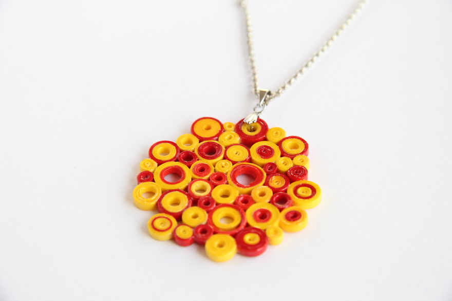 Amsterdam Artist Turns Paper Into Water Resistant Paper Jewelry Amsterdam Artist Turns Paper Into Water Resistant Paper Jewelry