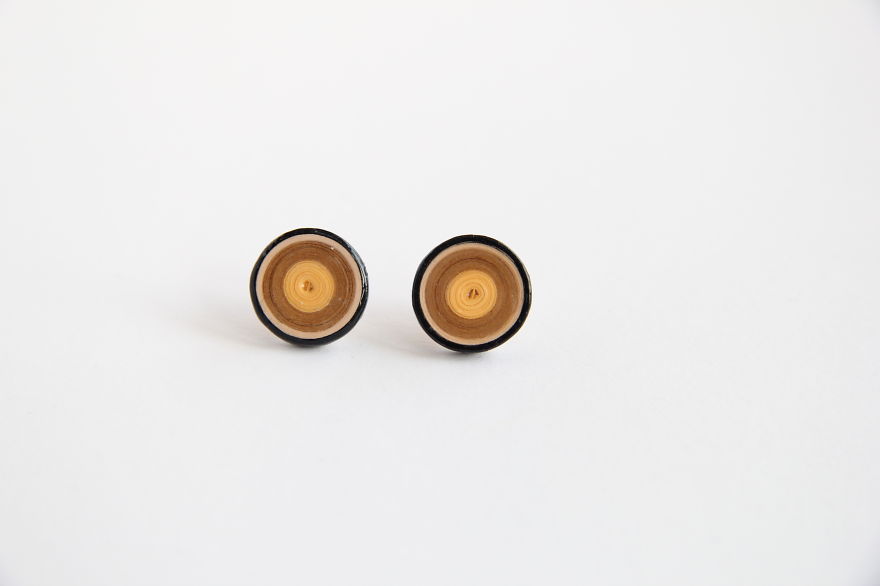 Amsterdam Artist Turns Paper Into Water Resistant Paper Jewelry Amsterdam Artist Turns Paper Into Water Resistant Paper Jewelry