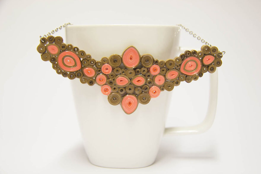 Amsterdam Artist Turns Paper Into Water Resistant Paper Jewelry Amsterdam Artist Turns Paper Into Water Resistant Paper Jewelry