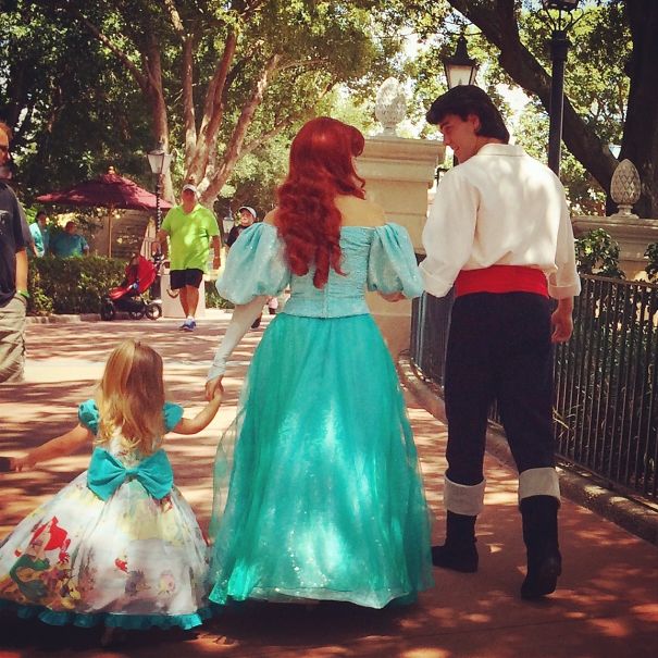 Mom Sews Incredibly Accurate Disney Costumes For Her Daughter To Wear At Disney World Mom Sews Incredibly Accurate Disney Costumes For Her Daughter To Wear At Disney World