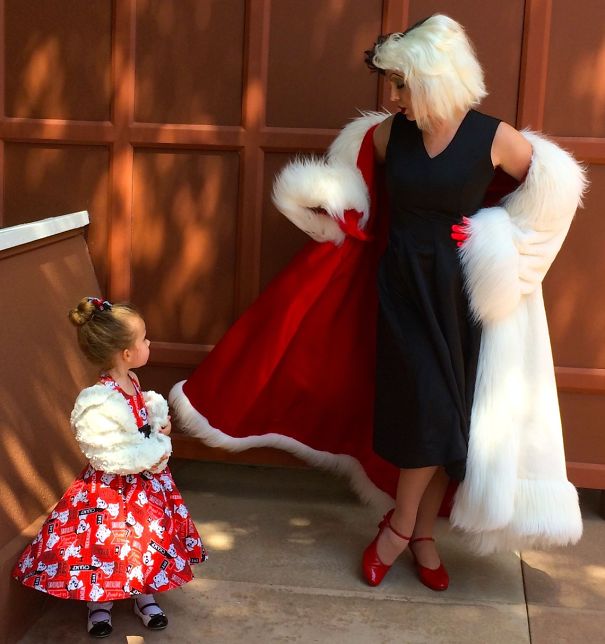 Mom Sews Incredibly Accurate Disney Costumes For Her Daughter To Wear At Disney World Mom Sews Incredibly Accurate Disney Costumes For Her Daughter To Wear At Disney World
