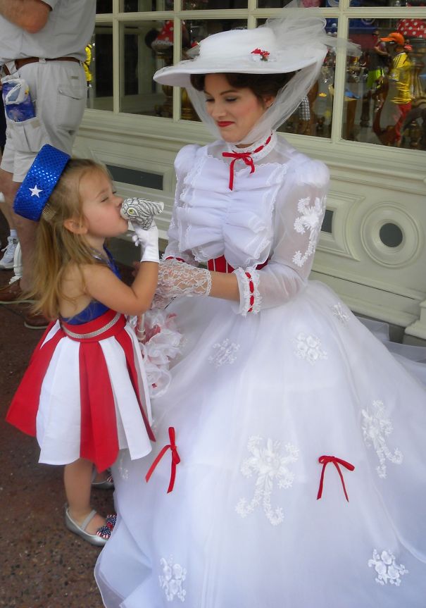 Mom Sews Incredibly Accurate Disney Costumes For Her Daughter To Wear At Disney World Mom Sews Incredibly Accurate Disney Costumes For Her Daughter To Wear At Disney World