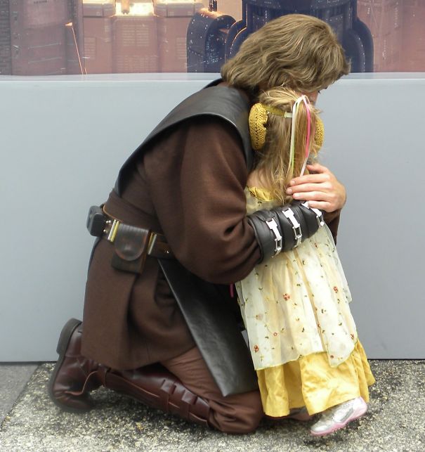 Mom Sews Incredibly Accurate Disney Costumes For Her Daughter To Wear At Disney World Mom Sews Incredibly Accurate Disney Costumes For Her Daughter To Wear At Disney World