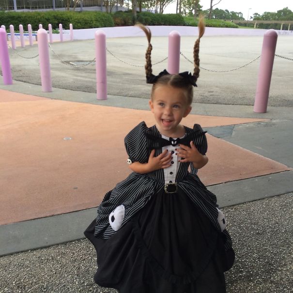 Mom Sews Incredibly Accurate Disney Costumes For Her Daughter To Wear At Disney World