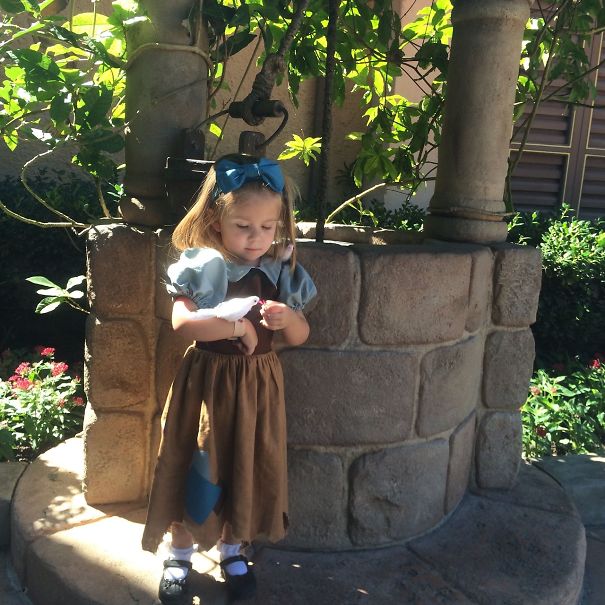 Mom Sews Incredibly Accurate Disney Costumes For Her Daughter To Wear At Disney World Mom Sews Incredibly Accurate Disney Costumes For Her Daughter To Wear At Disney World