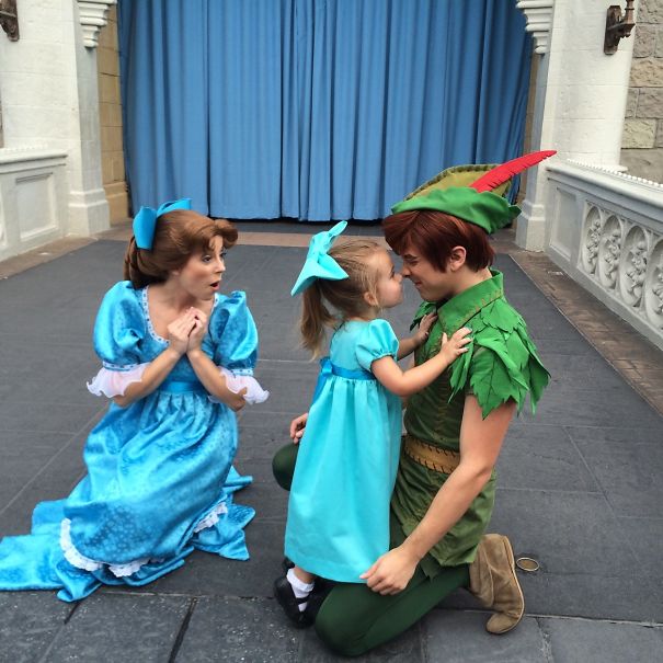 Mom Sews Incredibly Accurate Disney Costumes For Her Daughter To Wear At Disney World Mom Sews Incredibly Accurate Disney Costumes For Her Daughter To Wear At Disney World