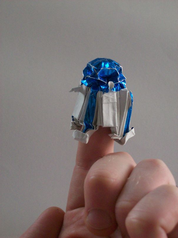 Unbelieveably Tiny Pieces Of Origami That Fit On The Tip Of Your Finger Unbelieveably Tiny Pieces Of Origami That Fit On The Tip Of Your Finger