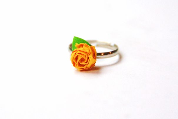 Unbelieveably Tiny Pieces Of Origami That Fit On The Tip Of Your Finger Unbelieveably Tiny Pieces Of Origami That Fit On The Tip Of Your Finger