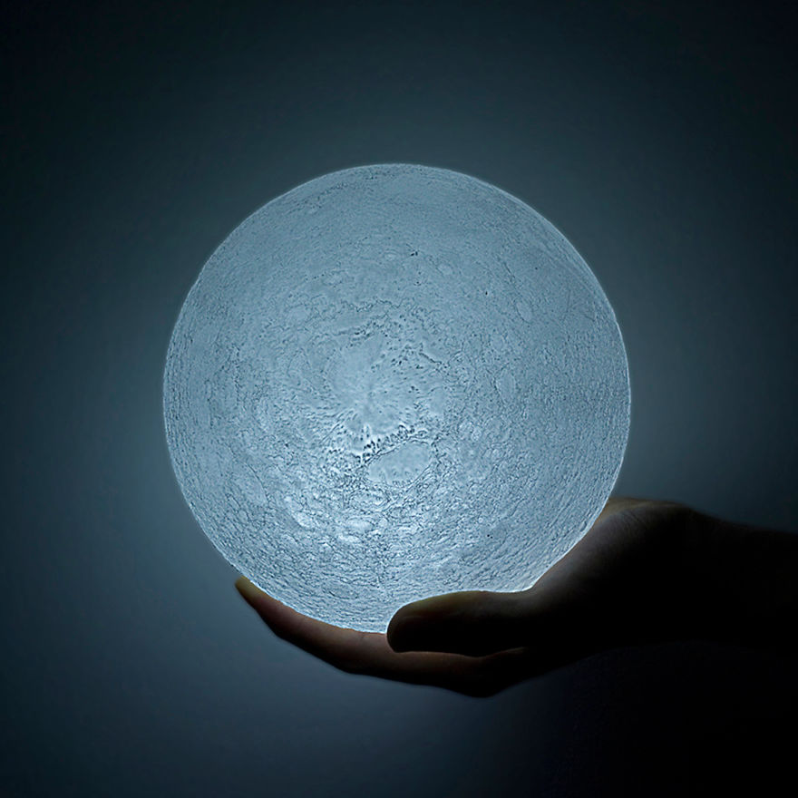Totally Accurate LED Lamp Mimics The Moon Totally Accurate LED Lamp Mimics The Moon