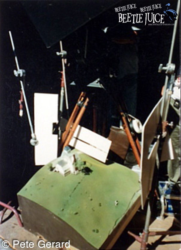 25 Amazing Behind The Scene Pics From Beetlejuice !