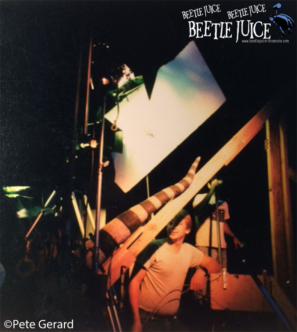 25 Amazing Behind The Scene Pics From Beetlejuice !