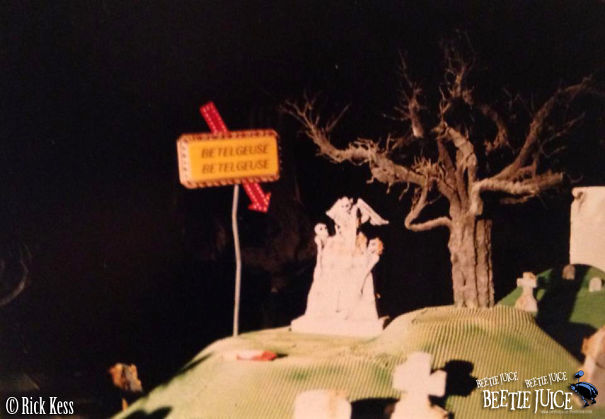 25 Amazing Behind The Scene Pics From Beetlejuice !