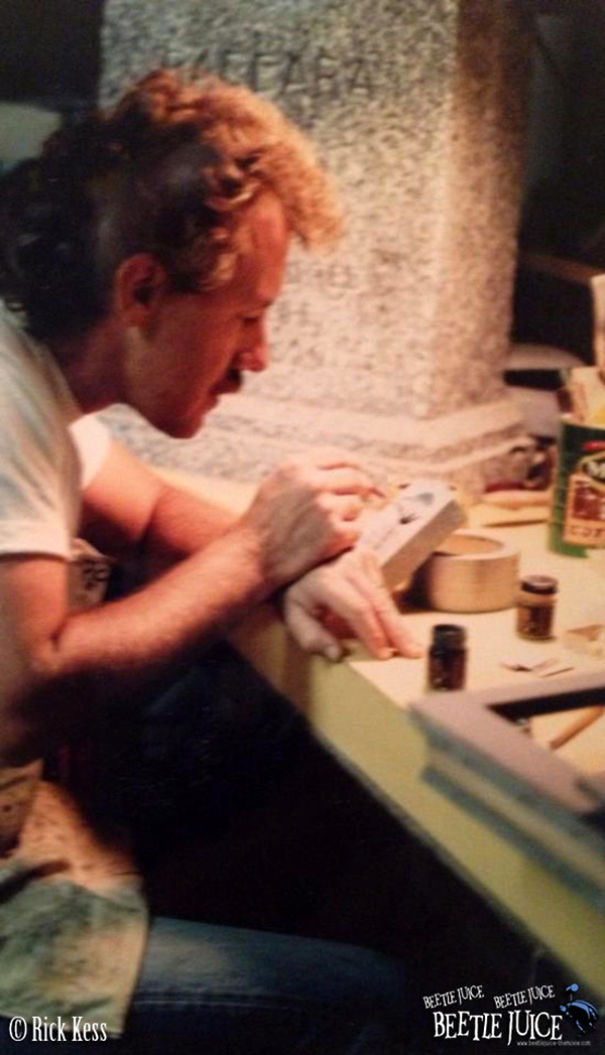 25 Amazing Behind The Scene Pics From Beetlejuice !