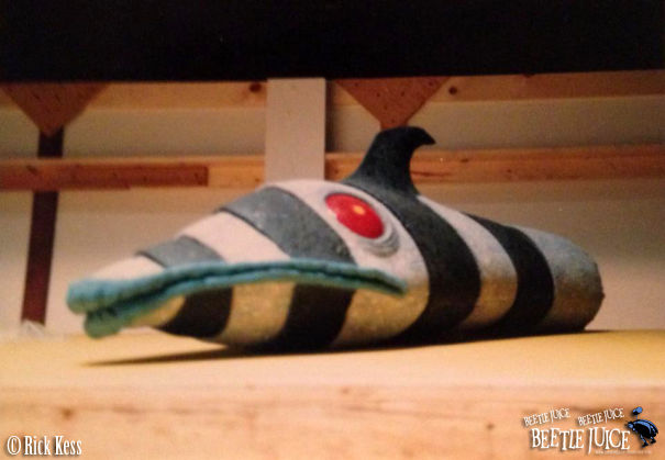25 Amazing Behind The Scene Pics From Beetlejuice !
