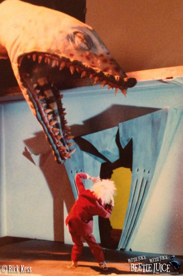 25 Amazing Behind The Scene Pics From Beetlejuice !