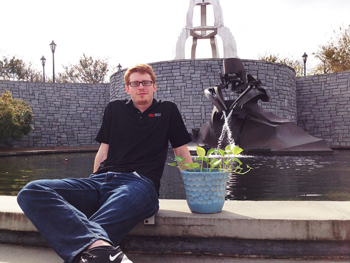 guy-babysits-coworkers-plant-12 guy-babysits-coworkers-plant-12