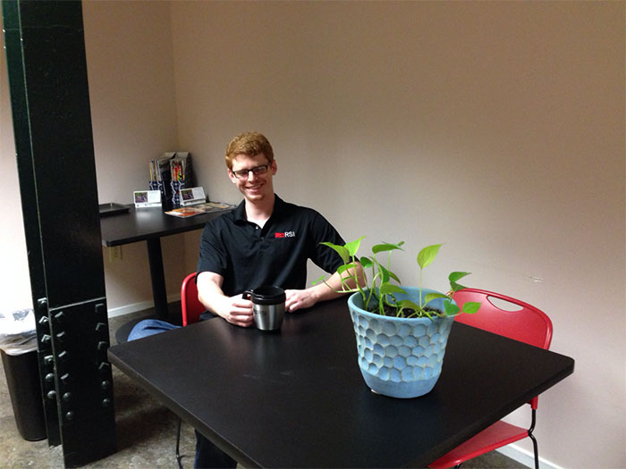 guy-babysits-coworkers-plant-2 guy-babysits-coworkers-plant-2