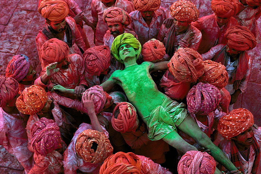 oltre-lo-sguardo-portraits-travel-photography-steve-mccurry-20