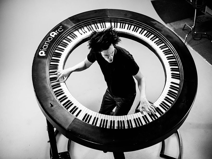 piano-arc-circular-keyboard-brockett-parsons-1 piano-arc-circular-keyboard-brockett-parsons-1