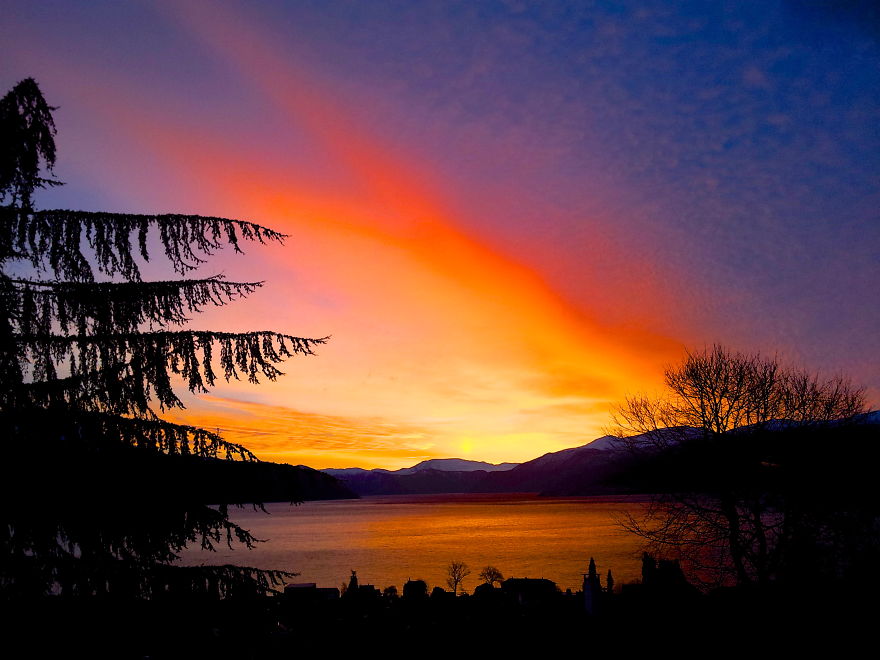 Morgongry Ved Sognefjorden. Utsyn Frå Balestrand Innover Mot Fimreiteåsen.