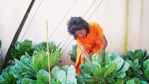 70-Year-Old Annette Larkins Looks Like She Just Turned 40 Thanks To Raw Vegan Diet