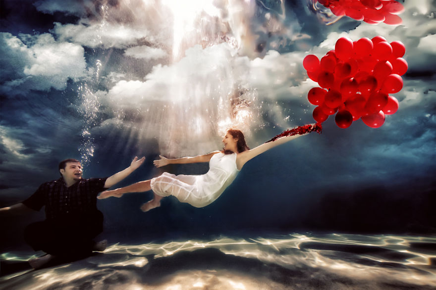 Underwater Engagement Shoots: New Trend For A New Year Underwater Engagement Shoots: New Trend For A New Year