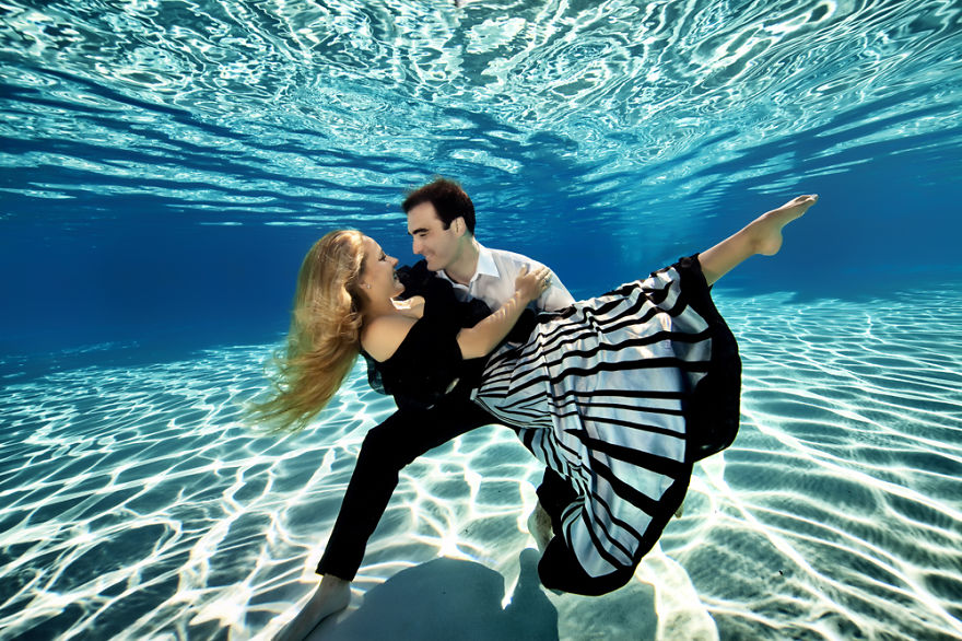 Underwater Engagement Shoots: New Trend For A New Year Underwater Engagement Shoots: New Trend For A New Year