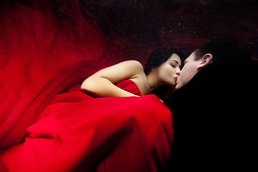 Underwater Engagement Shoots: New Trend For A New Year