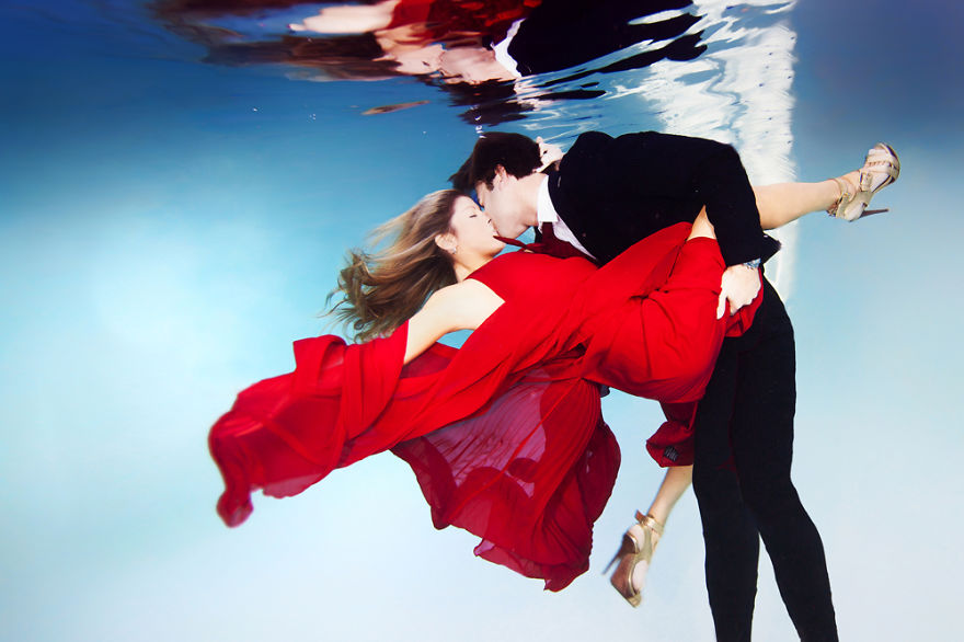 Underwater Engagement Shoots: New Trend For A New Year Underwater Engagement Shoots: New Trend For A New Year