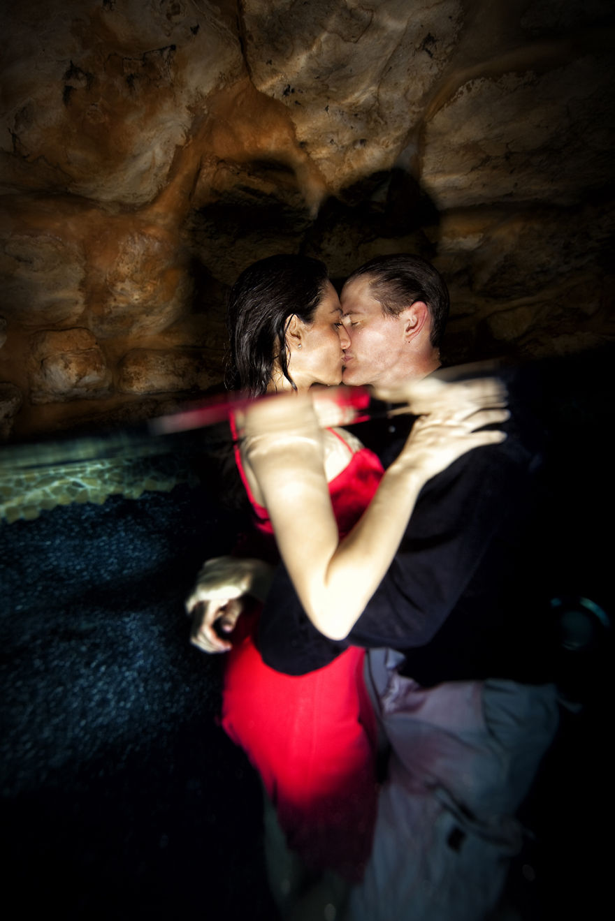 Underwater Engagement Shoots: New Trend For A New Year Underwater Engagement Shoots: New Trend For A New Year