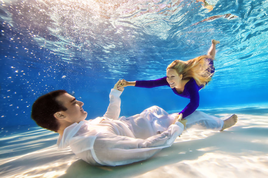 Underwater Engagement Shoots: New Trend For A New Year Underwater Engagement Shoots: New Trend For A New Year