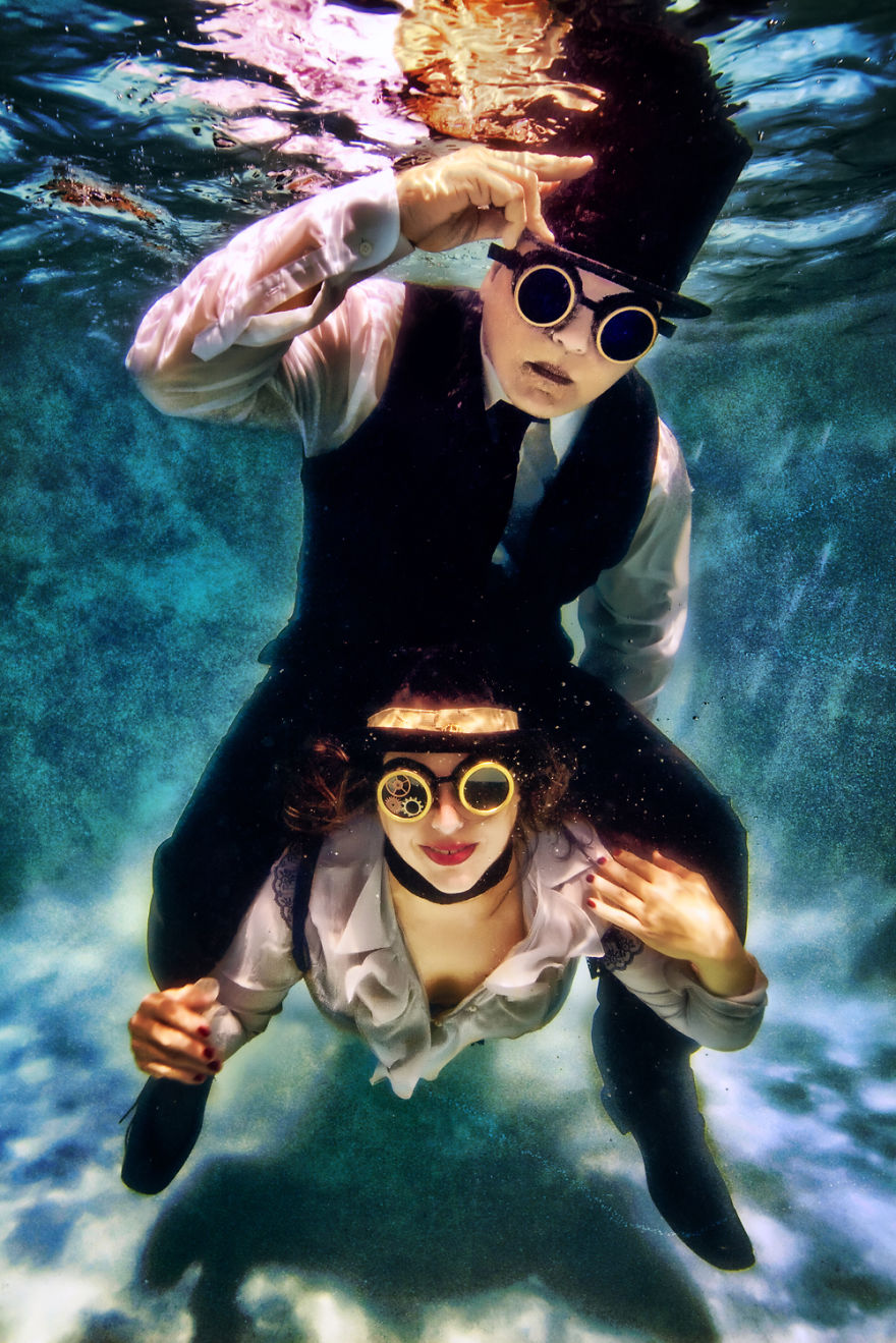 Underwater Engagement Shoots: New Trend For A New Year Underwater Engagement Shoots: New Trend For A New Year