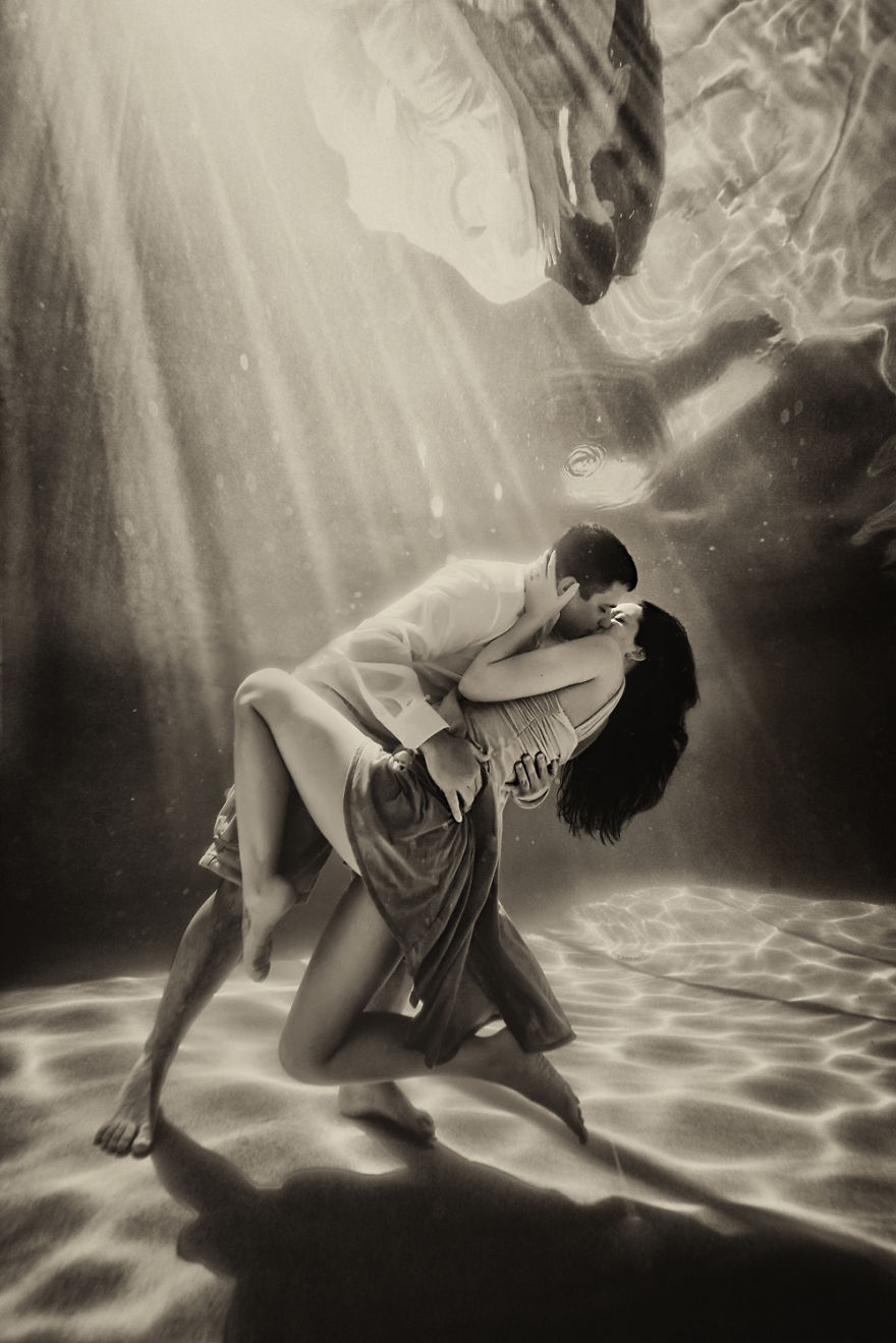 Underwater Engagement Shoots: New Trend For A New Year Underwater Engagement Shoots: New Trend For A New Year
