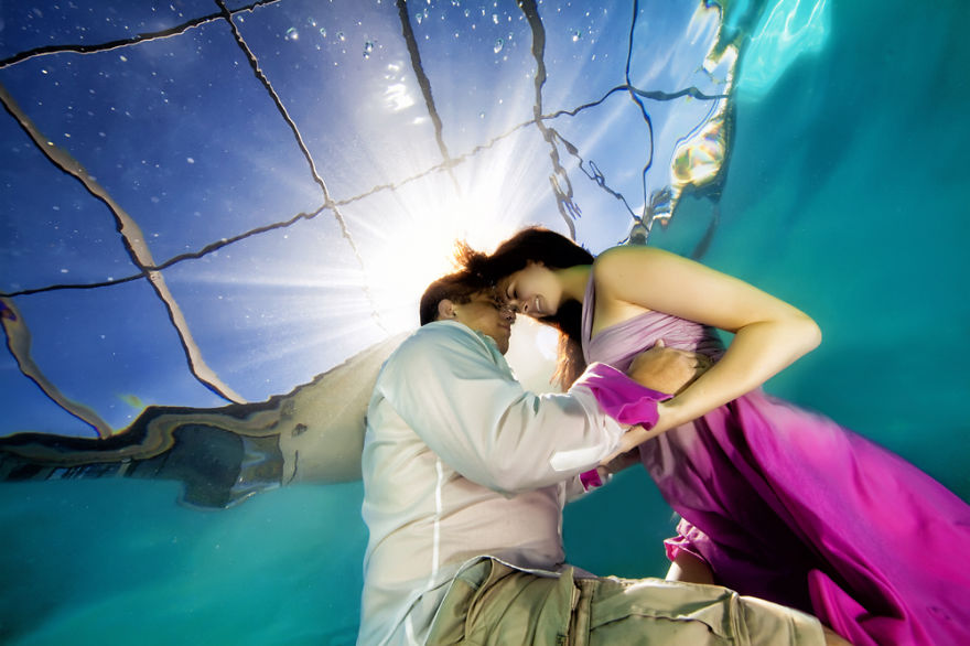 Underwater Engagement Shoots: New Trend For A New Year Underwater Engagement Shoots: New Trend For A New Year