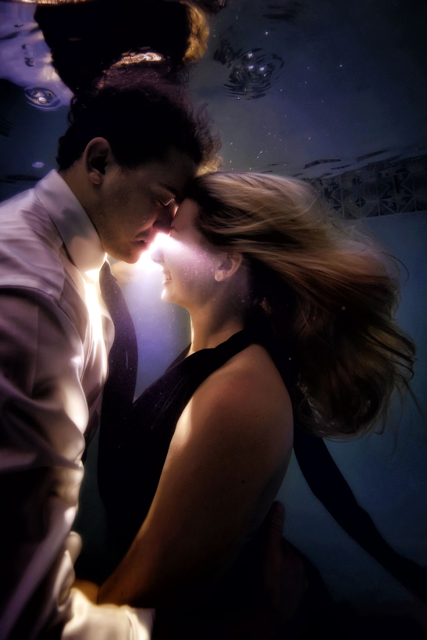 Underwater Engagement Shoots: New Trend For A New Year Underwater Engagement Shoots: New Trend For A New Year