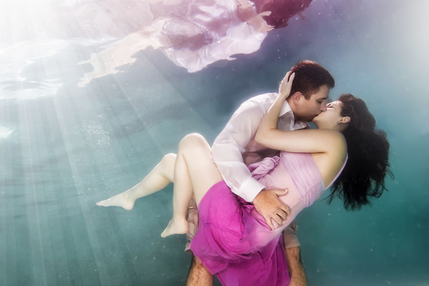 Underwater Engagement Shoots: New Trend For A New Year Underwater Engagement Shoots: New Trend For A New Year