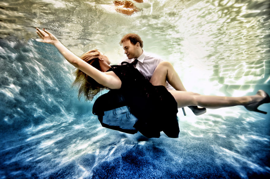 Underwater Engagement Shoots: New Trend For A New Year Underwater Engagement Shoots: New Trend For A New Year