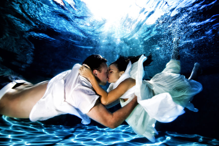 Underwater Engagement Shoots: New Trend For A New Year