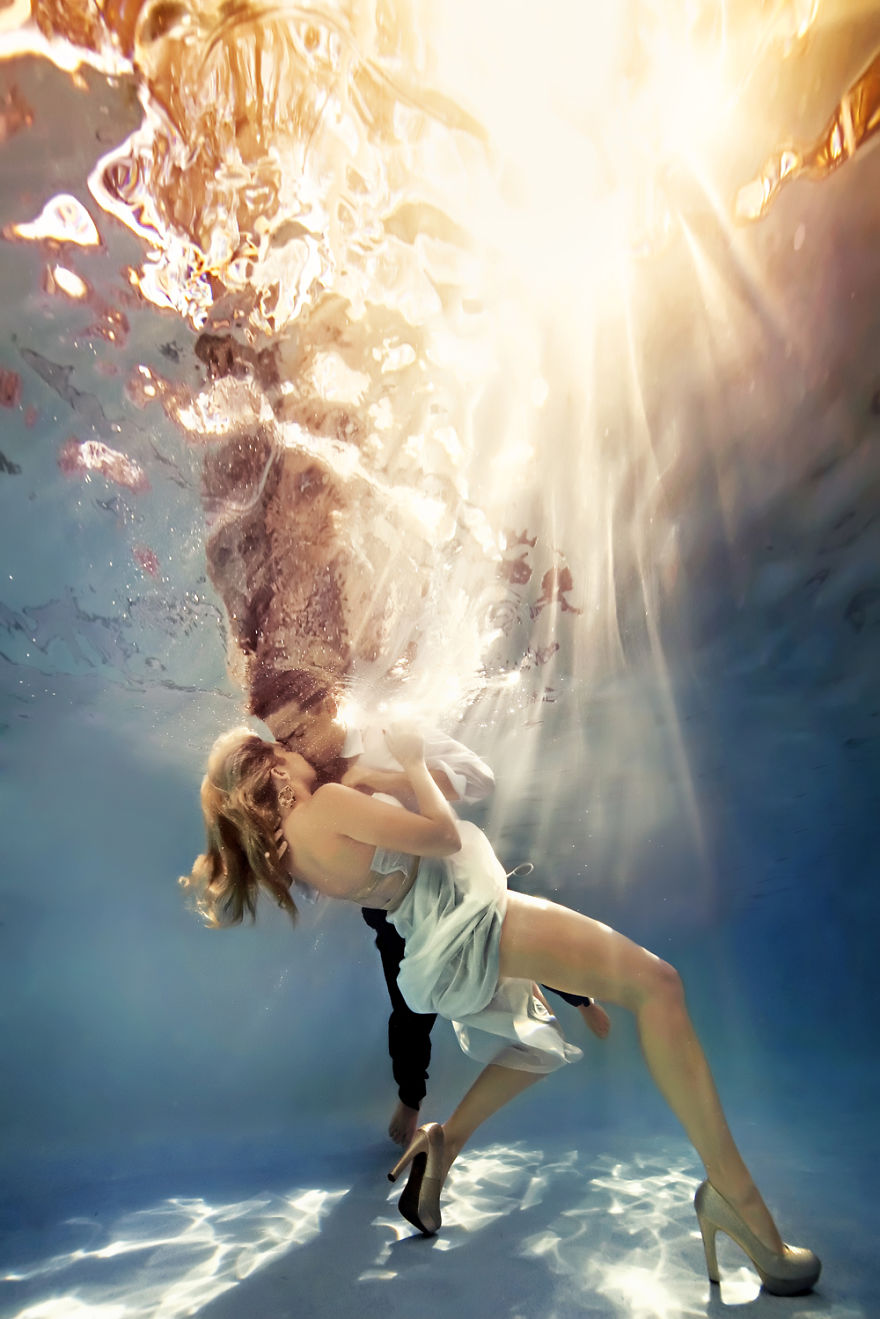 Underwater Engagement Shoots: New Trend For A New Year Underwater Engagement Shoots: New Trend For A New Year