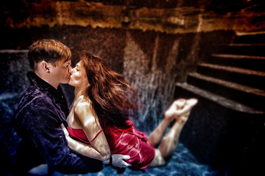 Underwater Engagement Shoots: New Trend For A New Year Underwater Engagement Shoots: New Trend For A New Year