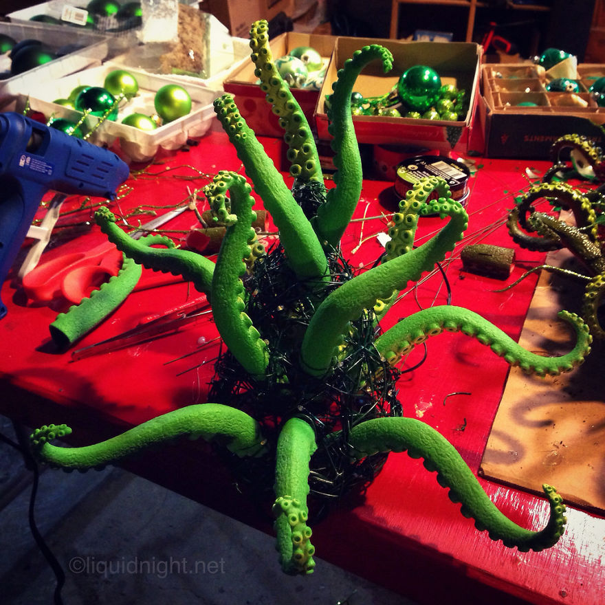 I Made A Tentacular-Covered Tree-Topper, Wings And Eyes For My Cthulhumas Tree I Made A Tentacular-Covered Tree-Topper, Wings And Eyes For My Cthulhumas Tree