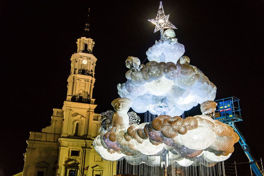 This Year The Christmas Tree In Kaunas Looks Like A Cloud