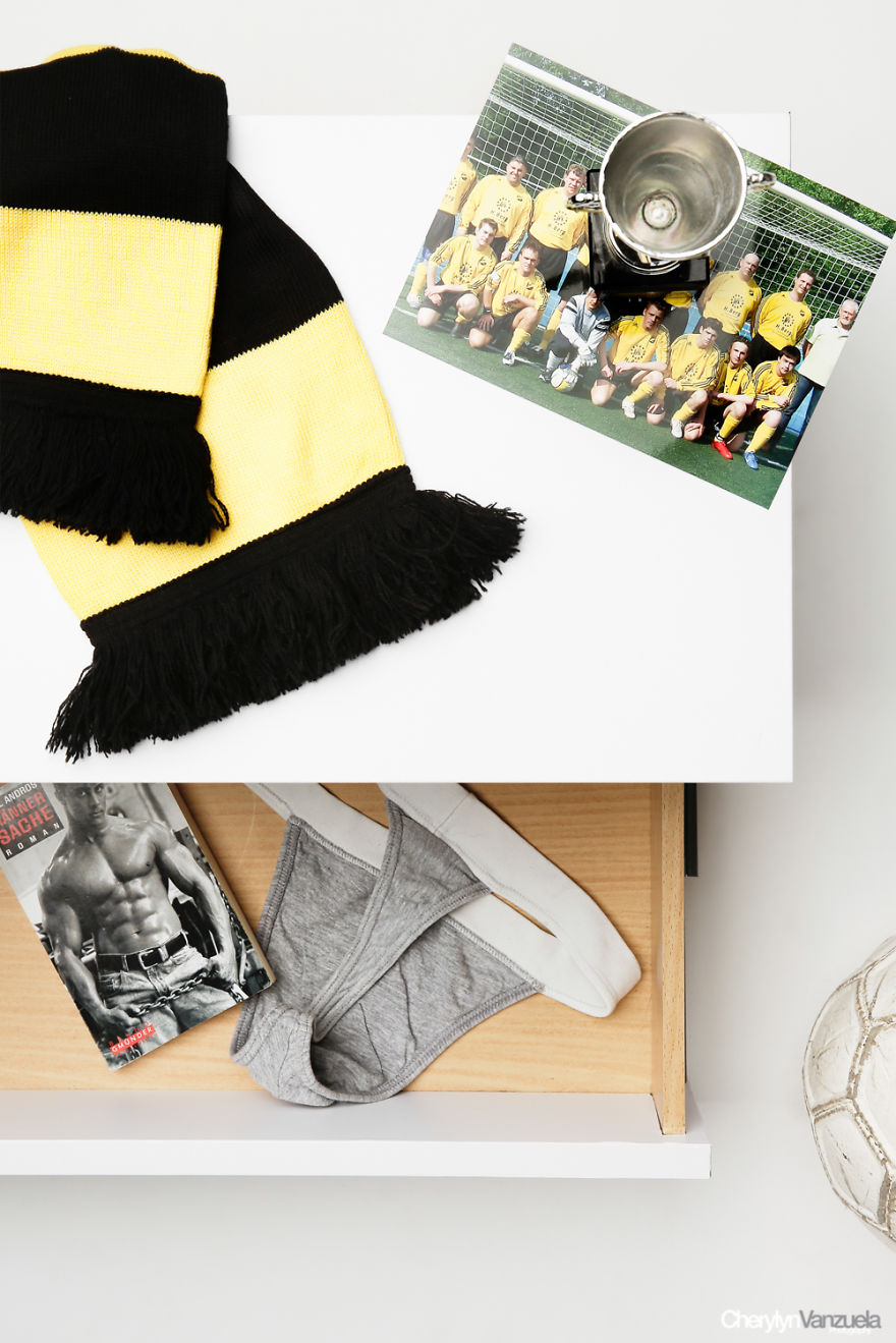 Privacy!? Provocative Photos Question The Borders Of Our Private Worlds