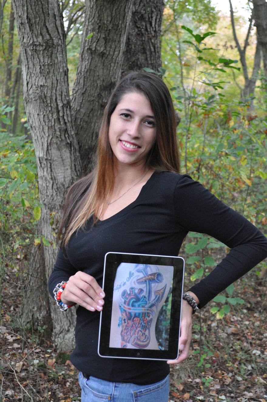 Using iPad As An X-Ray To Reveal Tattoos Under Clothes Using iPad As An X-Ray To Reveal Tattoos Under Clothes