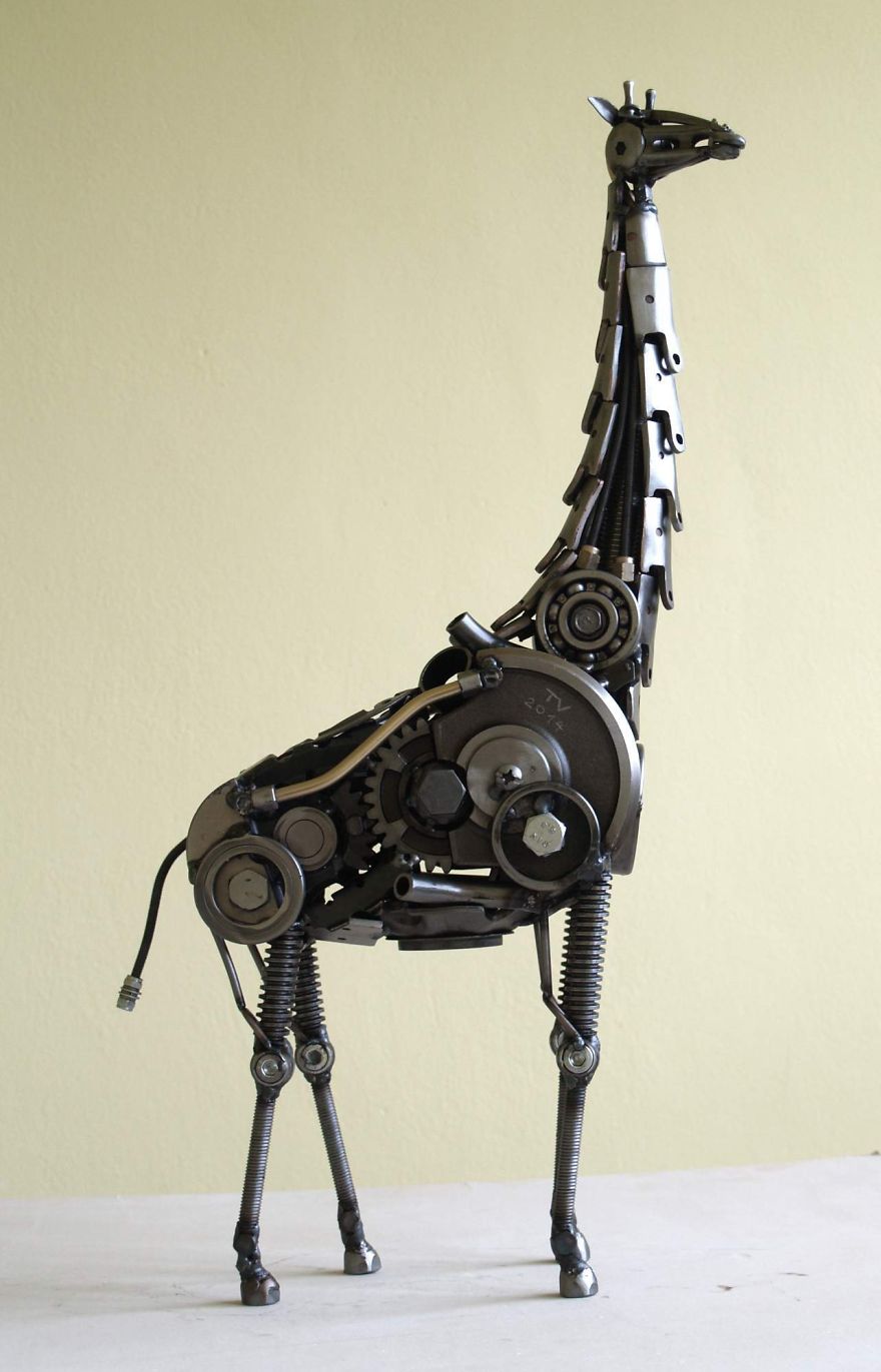 I Recycle Old Motorbike Parts Into Steampunk Animal Sculptures I Recycle Old Motorbike Parts Into Steampunk Animal Sculptures