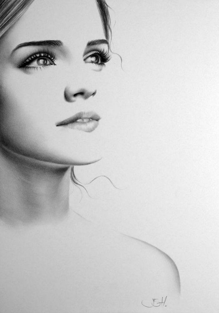 Romanian Artist Ileana Hunter Draws Photorealistic Portraits Using Lumograph Pencils