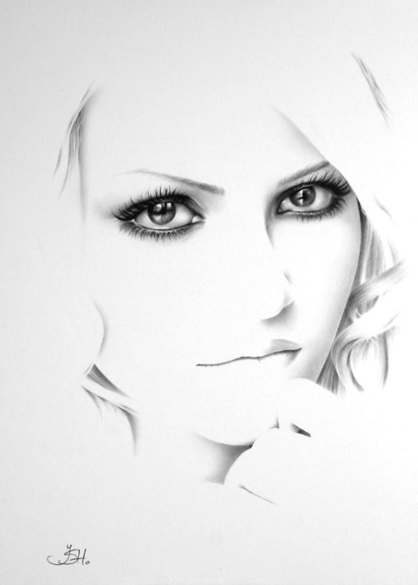 Romanian Artist Ileana Hunter Draws Photorealistic Portraits Using Lumograph Pencils