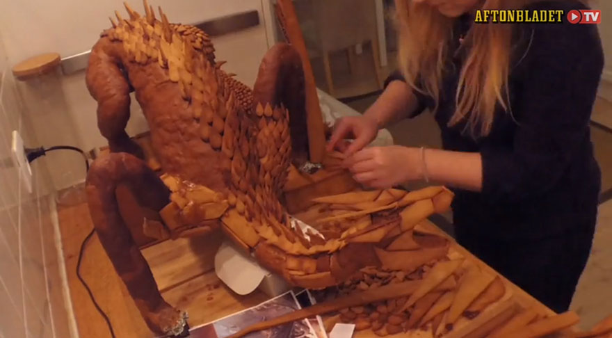Swedish Artist Bakes Dragon The Smaug From &lsquo;The Hobbit&rsquo; Out Of Gingerbread